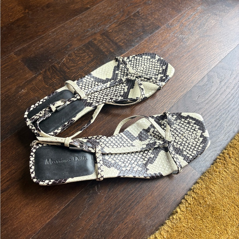Massimo Dutti Snake-Print Leather Flat Sandals in Black & Cream